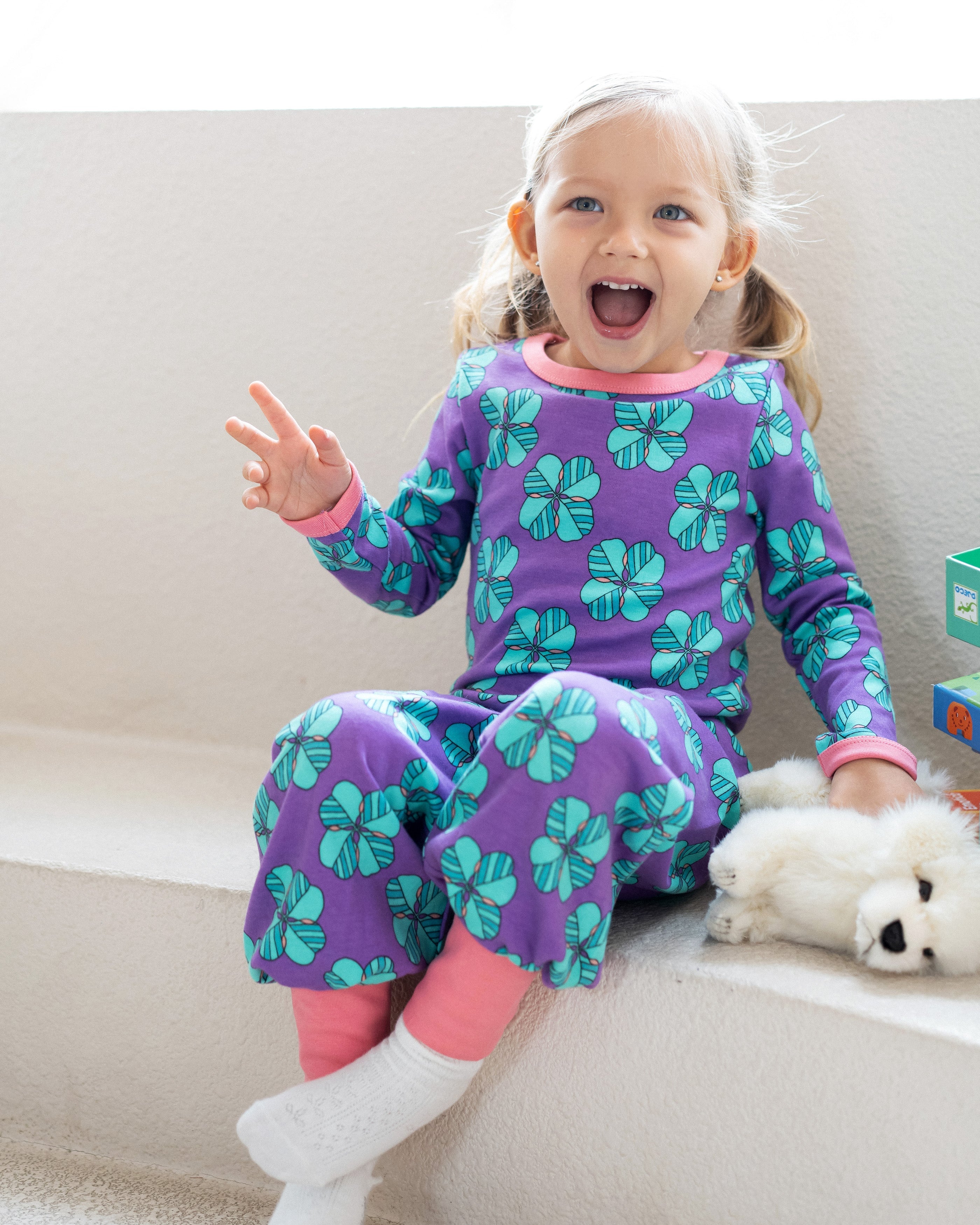 organic cotton - Avery T-Shirt - Chilling Clover - T-Shirt - Ameelo - baby kids clothing